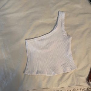 URBAN OUTFITTERS ONE SHOULDER WHITE TOP